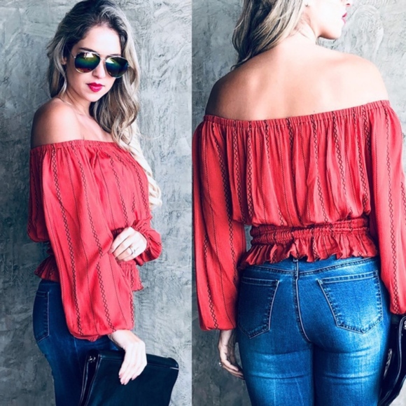 QWENN Off Shoulder Top - Picture 2 of 2